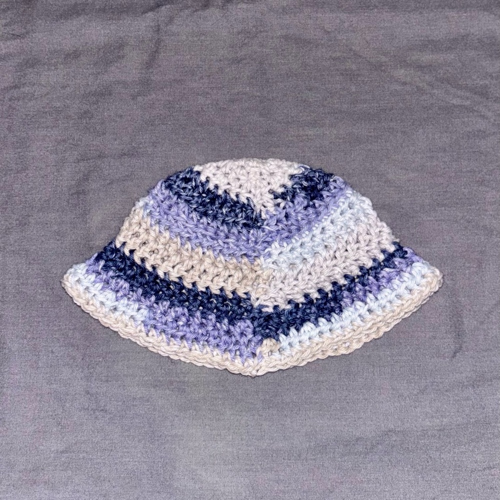 Crochet baby bucket hat and matching headband - Picture 4 of 4
